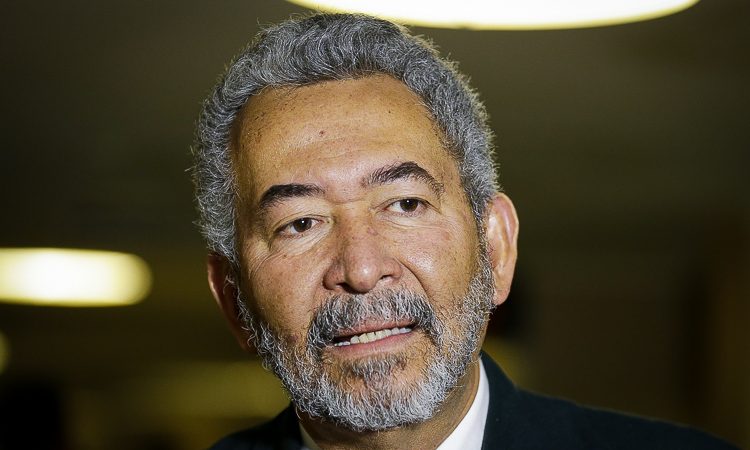 Paulão sinaliza recuo na disputa ao Senado e deve concentrar forças na reeleição à Câmara