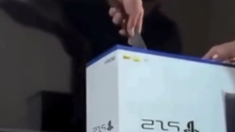 Golpe escancarado: jornalista compra PS5 na internet e recebe cuscuz