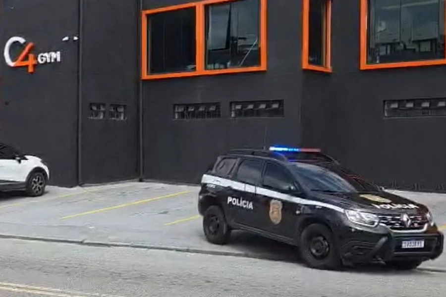ESCÂNDALO NA SAÚDE: Paciente encontra larvas em marmita na UPA do Benedito Bentes e caso viraliza nas redes sociais