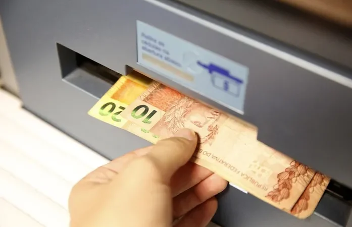 Governo de Alagoas regulamenta antecipação salarial para servidores estaduais