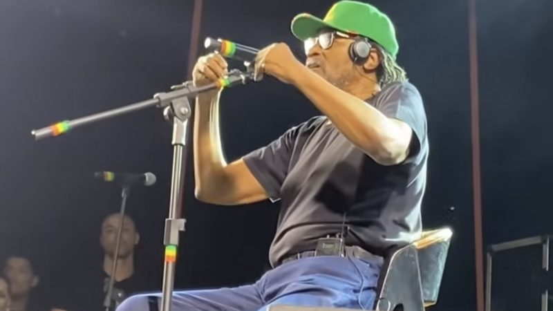 Edson Gomes faz história e embala multidão no folia de rua em Arapiraca