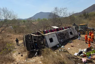Motorista de ônibus com romeiros sobrevive, mas segue internado em estado grave
