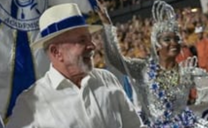 Lula é vaiado em camarote durante desfile na Sapucaí