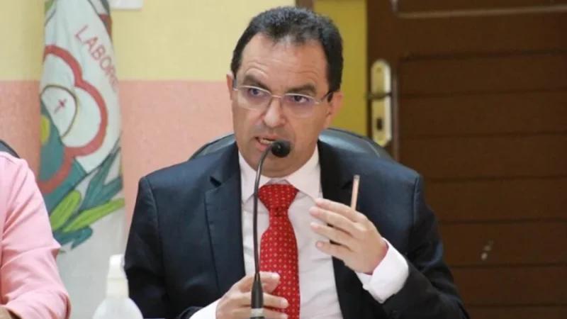 Deputado do PT é preso suspeito de passar pênis em mulher no aeroporto