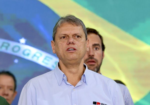 Governo de São Paulo atualiza lei e mantém execução obrigatória do Hino Nacional nas escolas