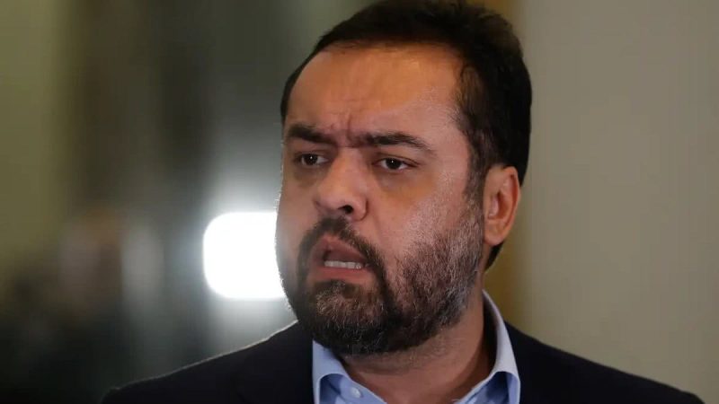 Ex-governador do RJ, Cláudio Castro é alvo da PF por supostas fraudes em refinaria