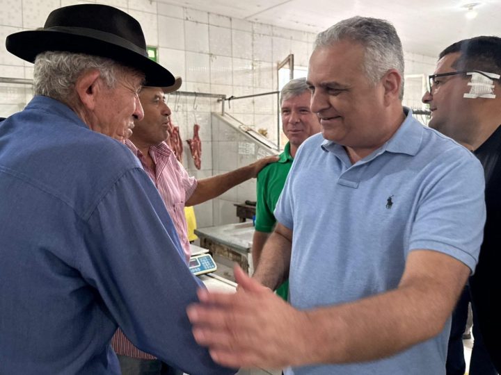 Alfredo Gaspar entrega trator agrícola em Major Izidoro e reforça apoio ao produtor rural