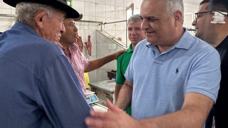 Alfredo Gaspar entrega trator agrícola em Major Izidoro e reforça apoio ao produtor rural