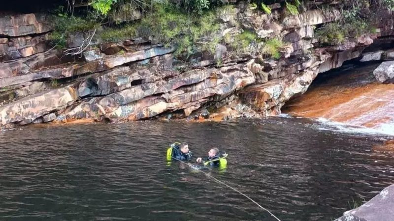 Homem morre afogado após salvar esposa em cachoeira de Minas Gerais