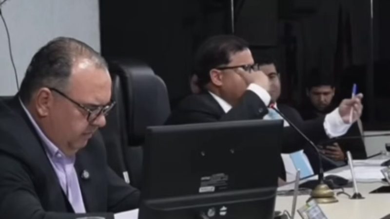 Madson cobra Conasa por buracos na Cafurna e Prefeitura inicia plano para recuperação das ruas em Palmeira dos Índios