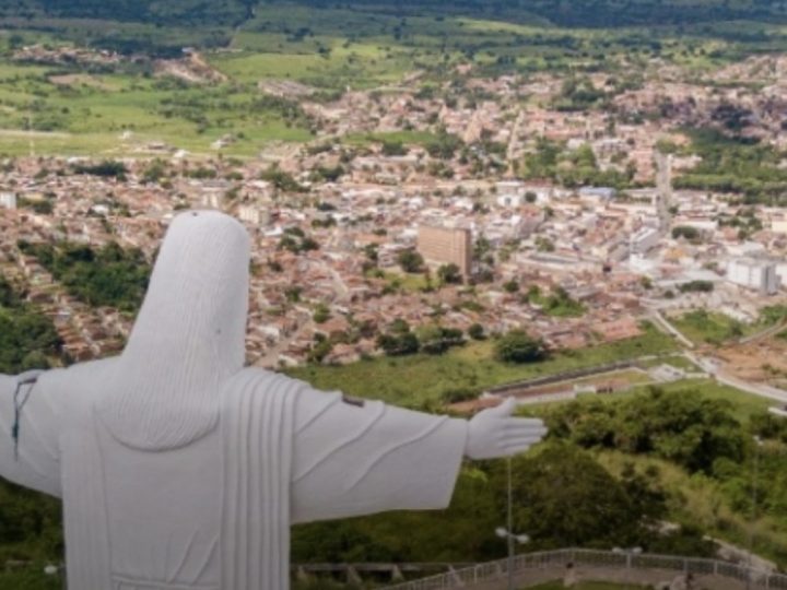 Estudantes registram denúncia de ato obscano em frente a colégio em Alagoas