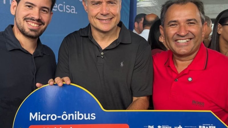 Tanque d’Arca recebe novo micro-ônibus para reforçar transporte de pacientes do SUS