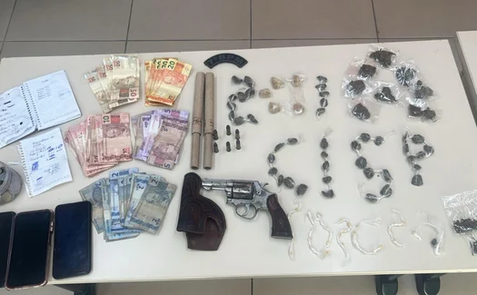 Operações da PM resultam em prisões e apreensões de drogas e arma em Palmeira dos Índios e Ouro Branco