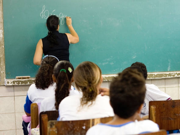Senado aprova novo piso nacional dos professores com reajuste acima da inflação