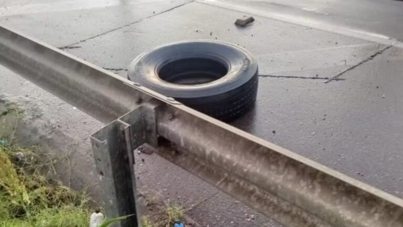 Mulher morre após ser atingida por pneu que se soltou de ônibus entre SE e AL