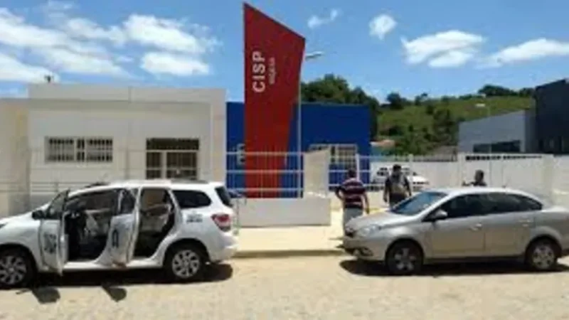 Suspeito de tráfico de drogas atira contra policiais e é preso após confronto