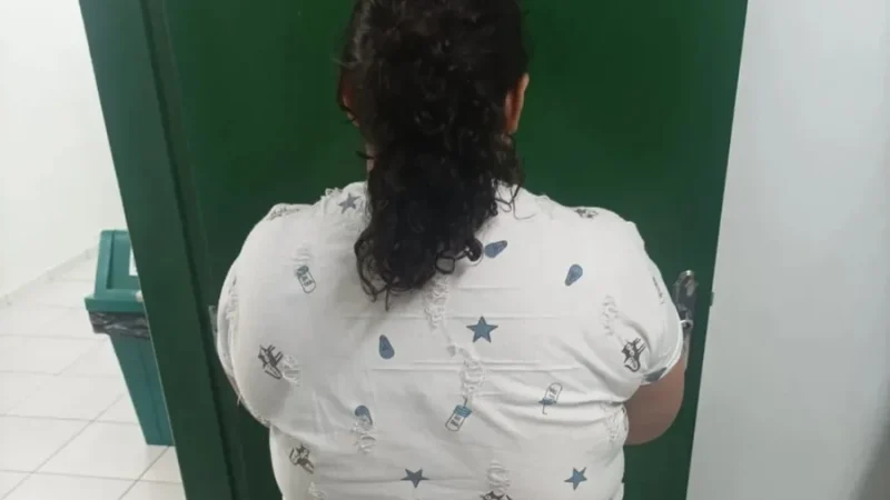 Mulher de 37 anos é presa após fingir ter 12 e ser “adotada” por família
