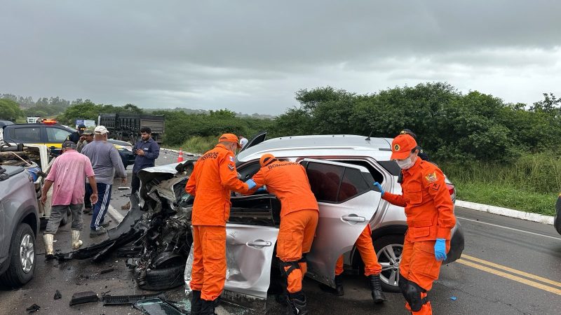 Acidente entre dois carros é registrado na BR-316, em Palmeira dos Índios