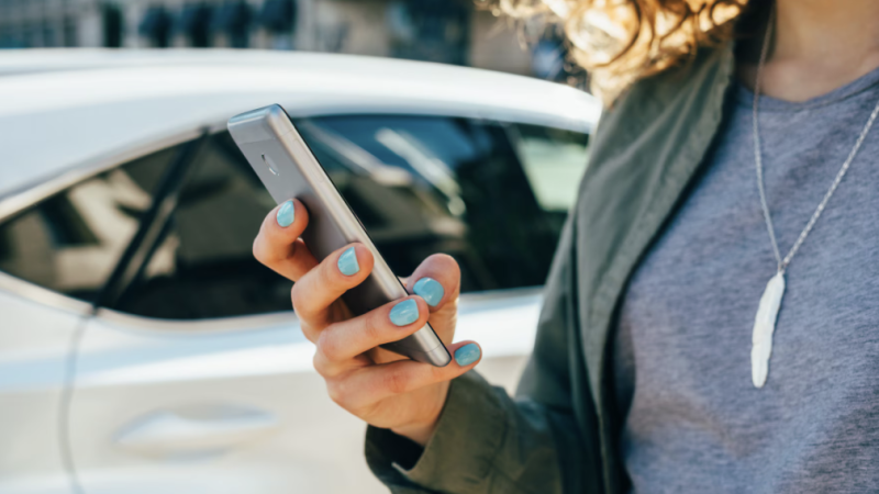 Projeto na Câmara de Maceió exige autorização dos pais para menores de 14 anos em App e táxis